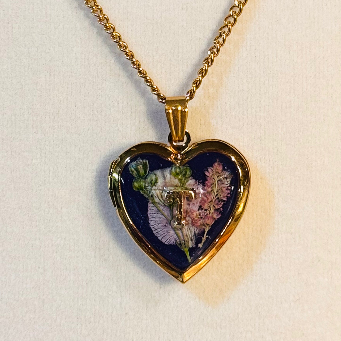 initial lockets ( gold version )