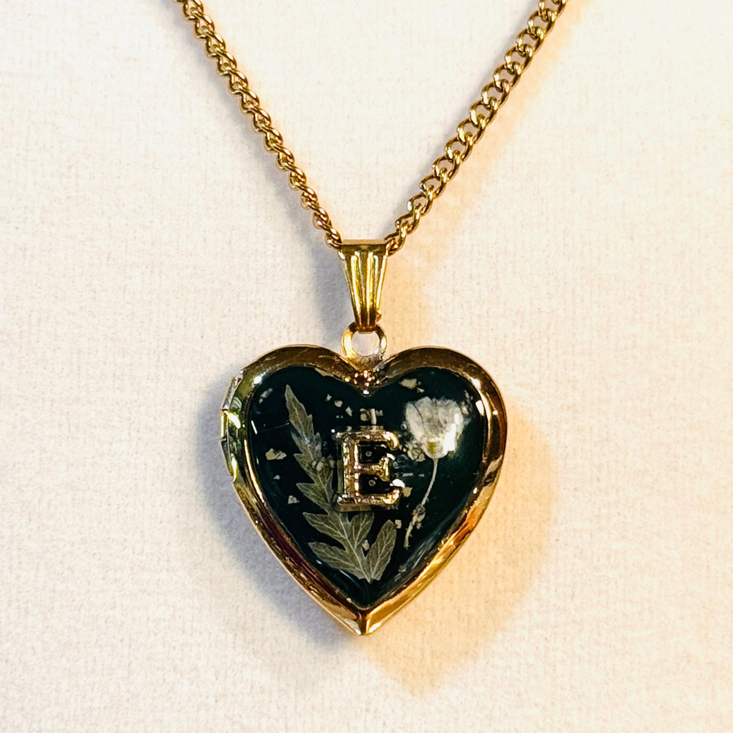 initial lockets ( gold version )