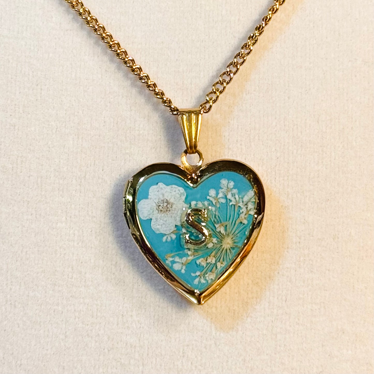 initial lockets ( gold version )