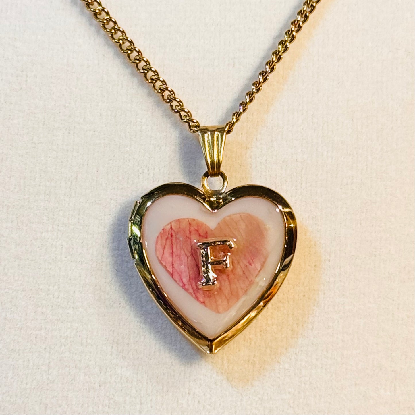 initial lockets ( gold version )