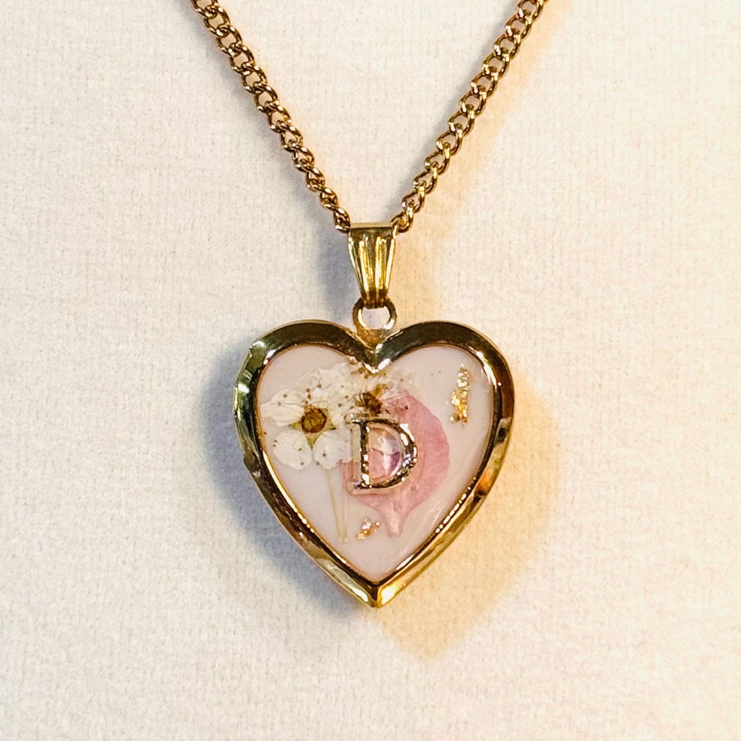 initial lockets ( gold version )