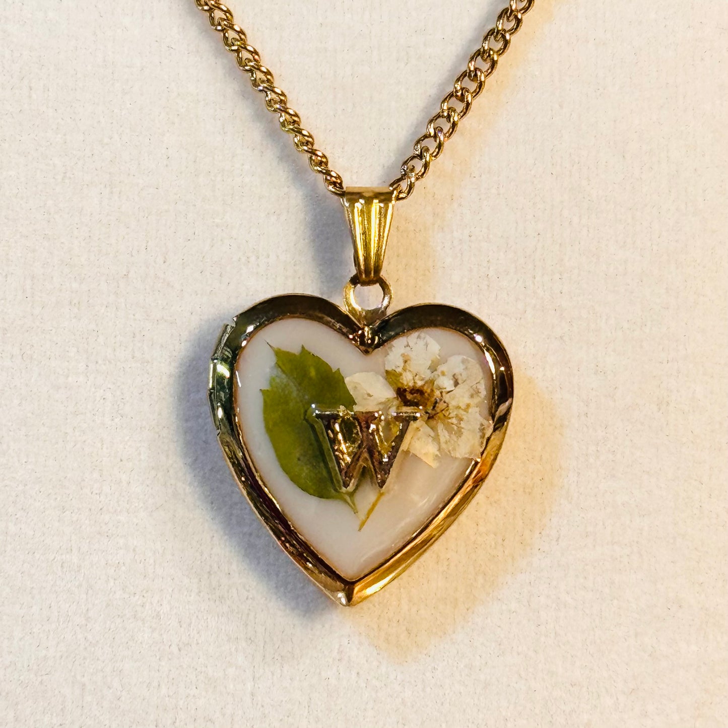 initial lockets ( gold version )