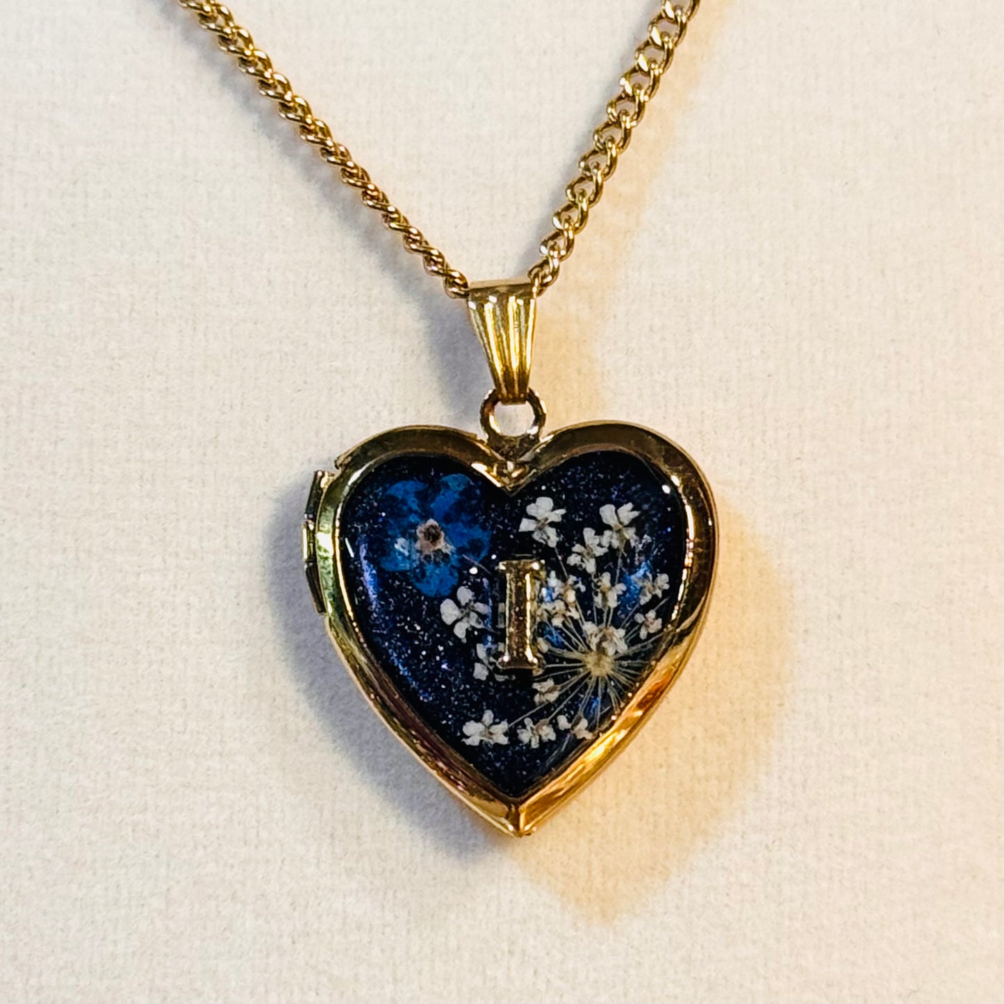 initial lockets ( gold version )