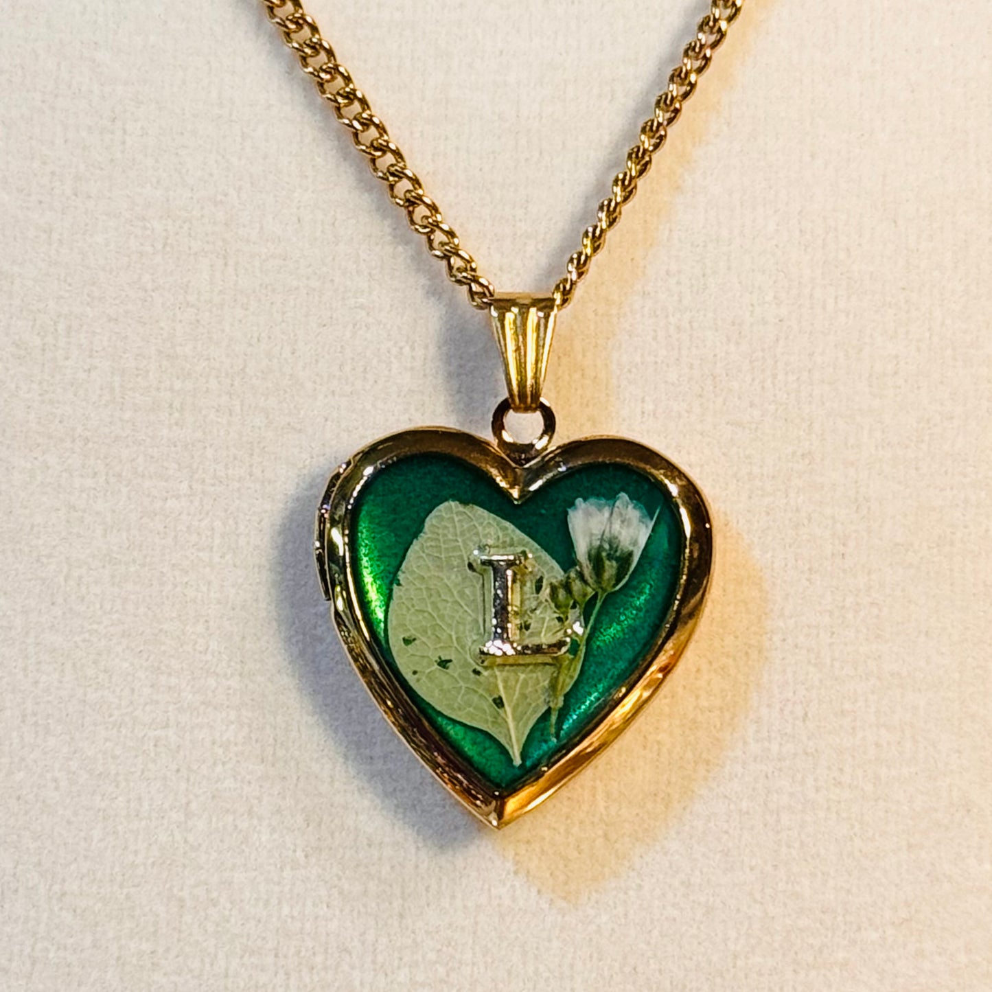 initial lockets ( gold version )