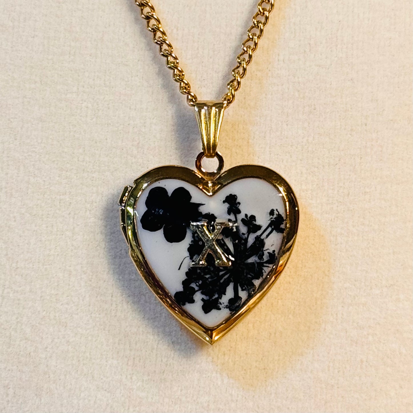 initial lockets ( gold version )