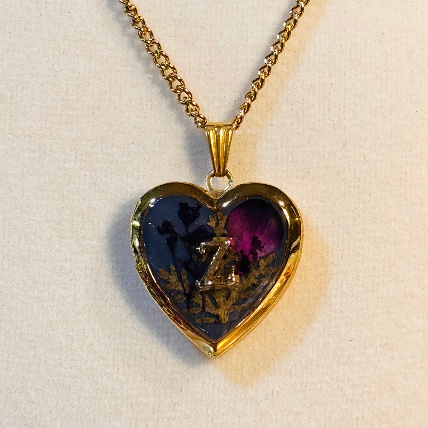 initial lockets ( gold version )