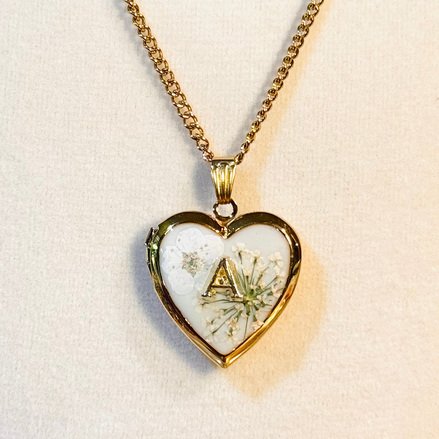 initial lockets ( gold version )